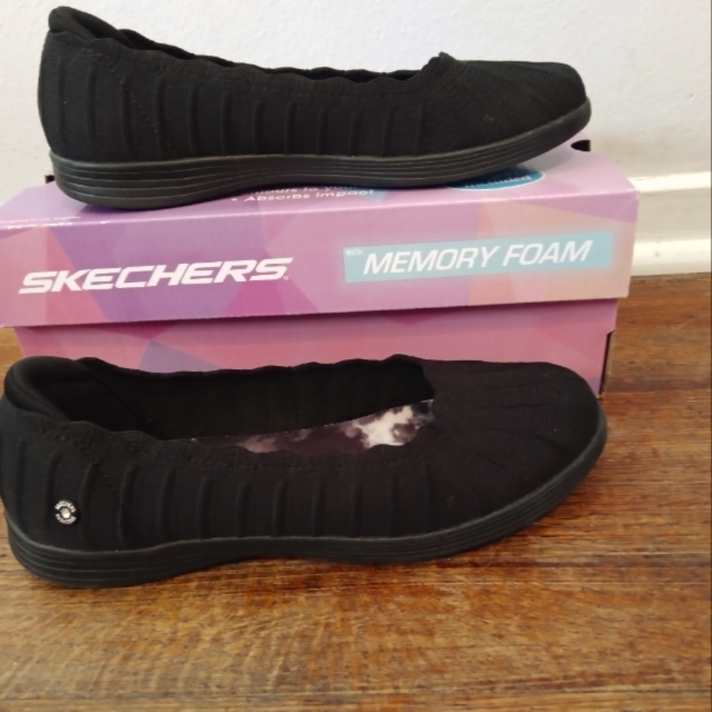 Slip-on Skechers, Women's 7, Black